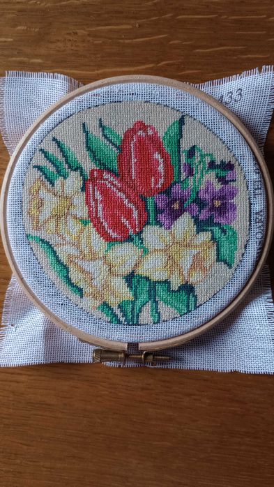 Goblen cu flori lucrat manual