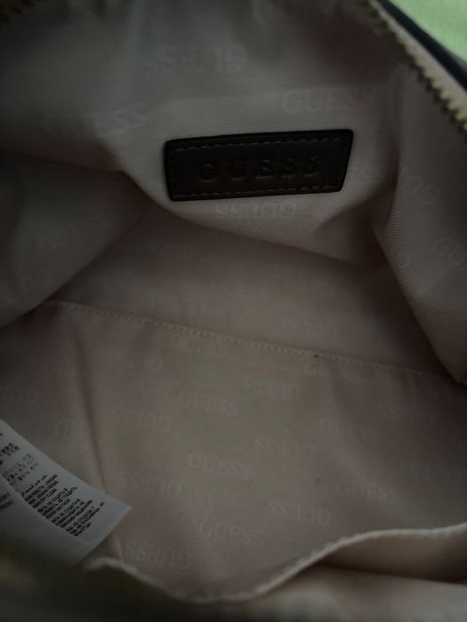 Guess чантичка. нова