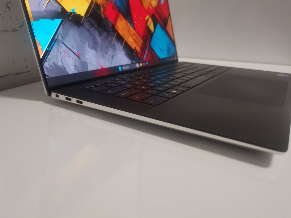 Лаптоп Dell XPS 15 9500 Intel i7, Nvidia 1650 Ti, 1TB NVMe, 16GB RAM