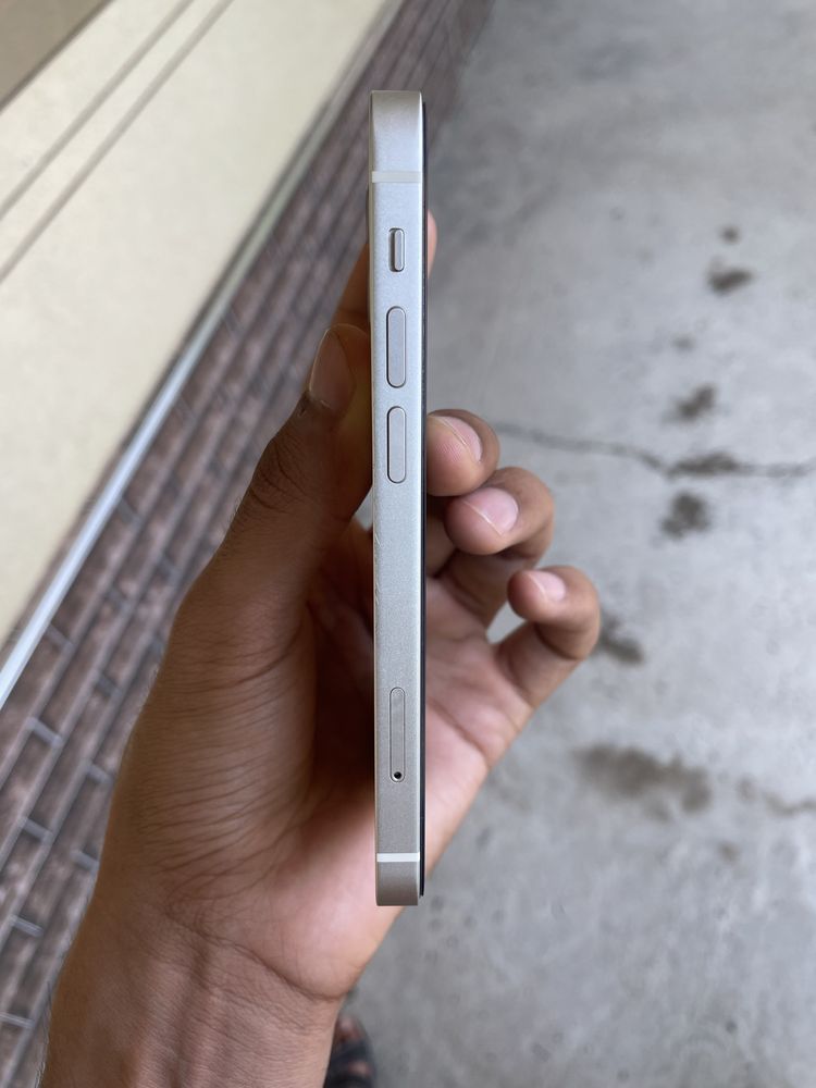 Iphone 12 mini.