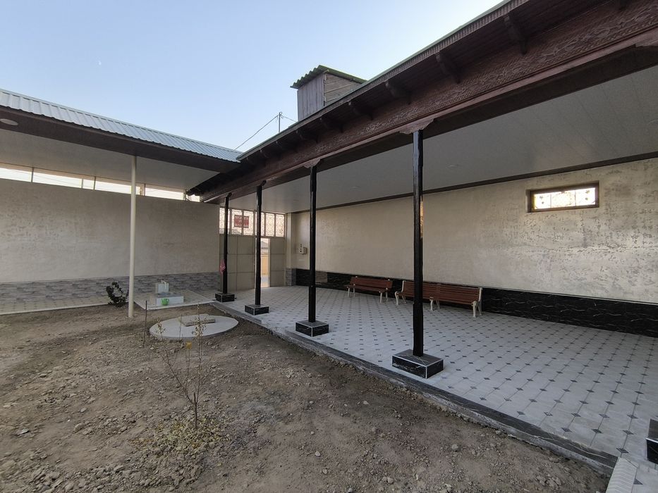 Продается участок с домом в городе Янгиюле.