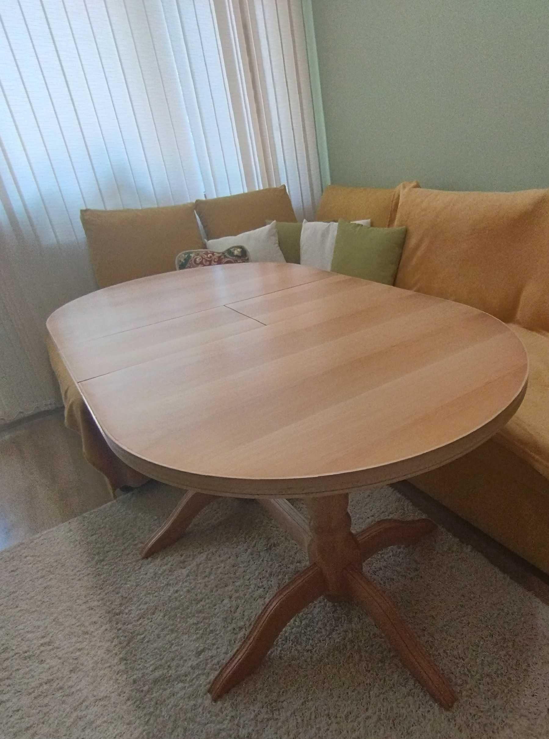 Трапезна дървена маса