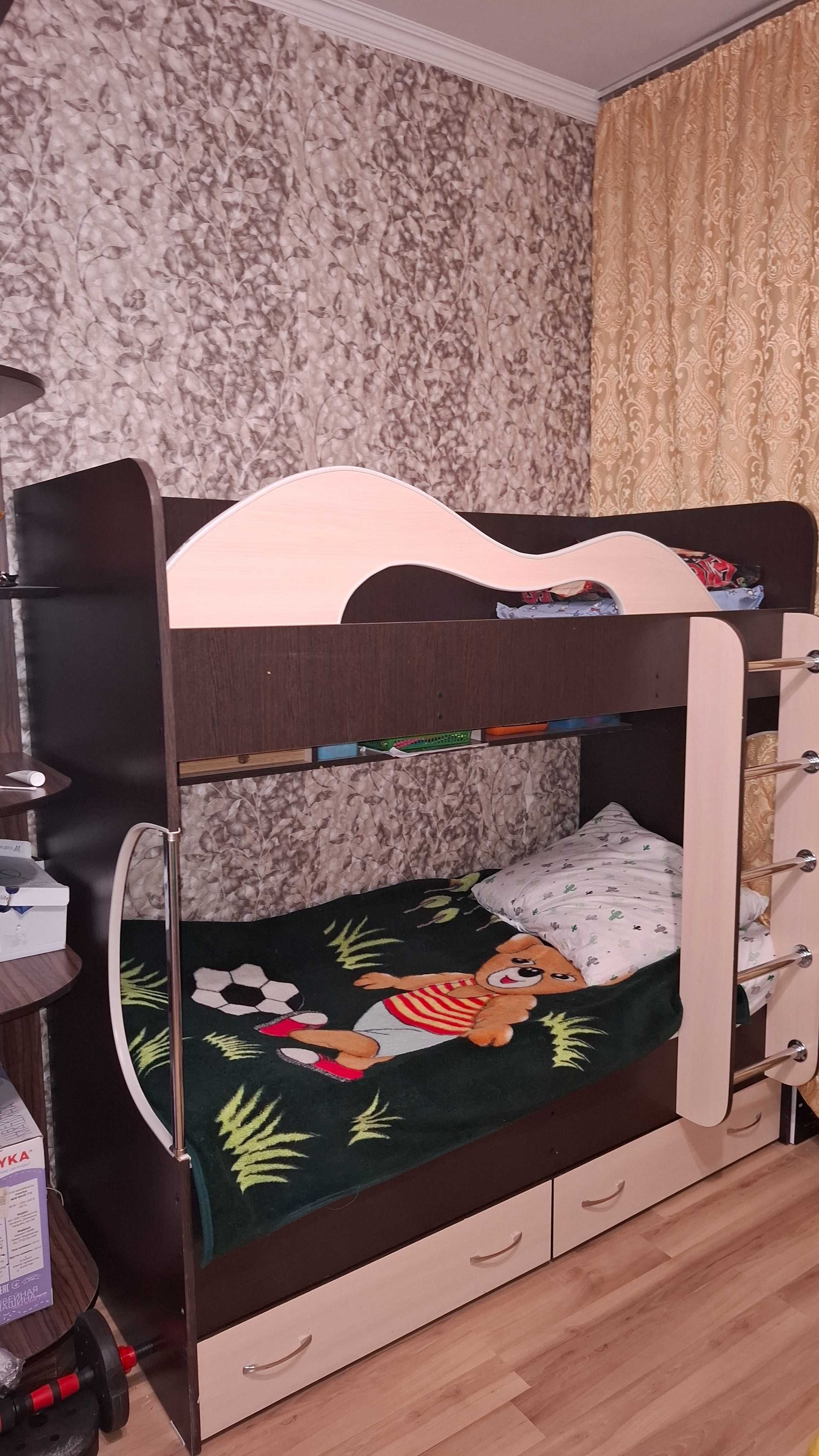 Продам кровать двухъярусную