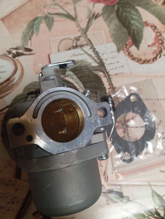 Vând Carburator nou