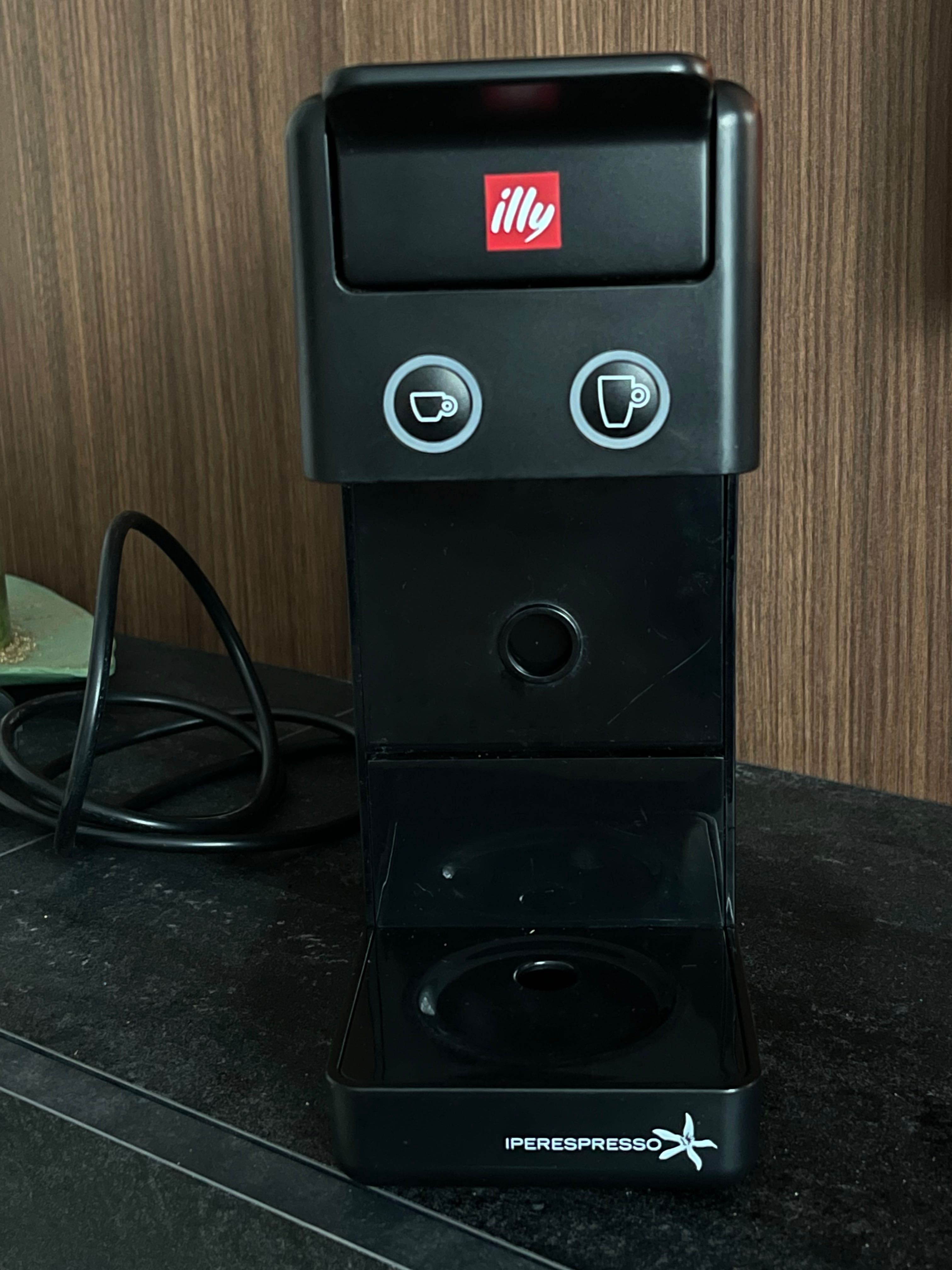 Кафемашина illy nespresso