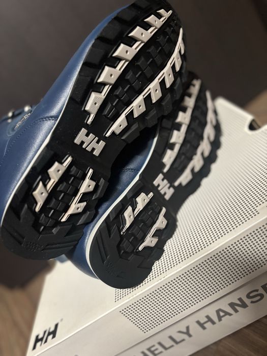 Ghete Helly Hansen,din piele naturala,aproape noi,numarul 42