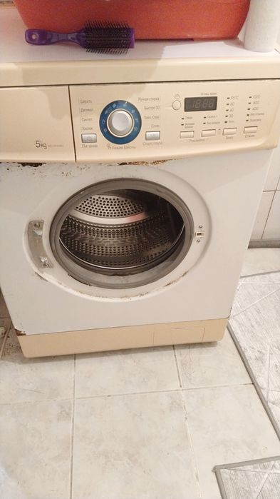 Продам стиральную б.у матор работает.Двер сломали