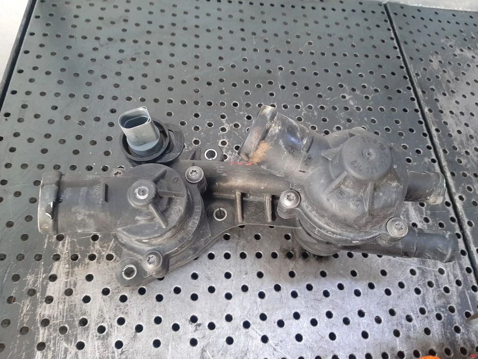 carcasa termostat  1.6 fsi bag  vw golf 5 skoda octavia 2 audi a3 8p seat leon 03c121118c