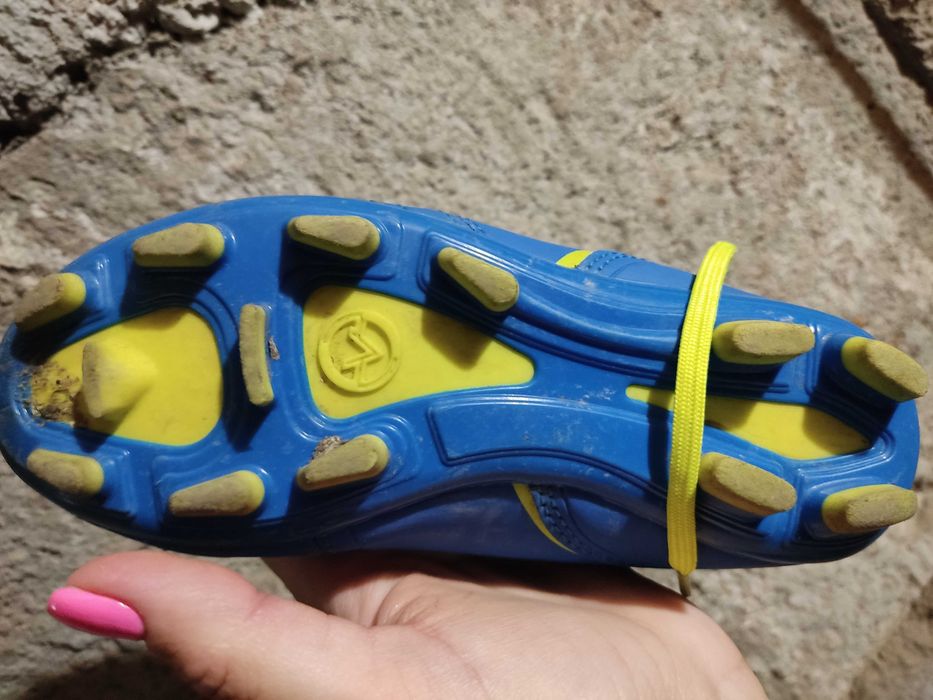 Бутонки за футбол