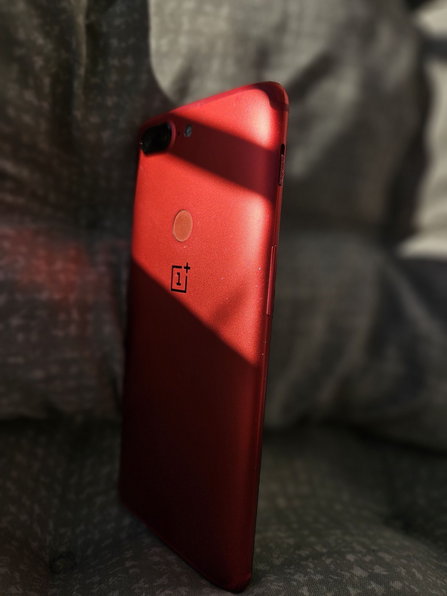 Смартфон OnePlus 5T, Dual Sim, 8GB RAM, 128GB, LTE, 4G, Lava Red