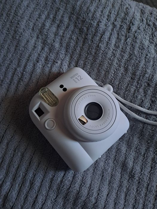 İnstax 12 mini. Фотоаппарат