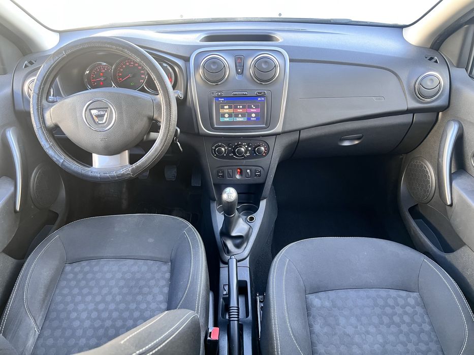 Dacia Logan usor avariat