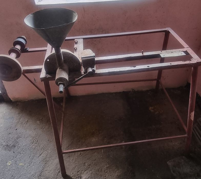 Menghină+ax de polizor+moara manuala cereale