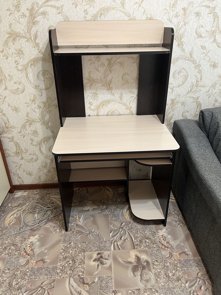 Продам компьютерный стол