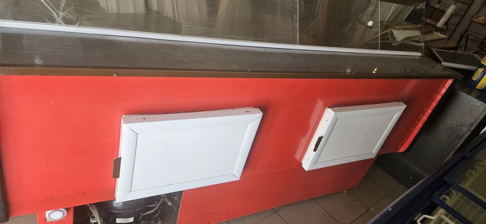 Vând vitrina pt mezeluri