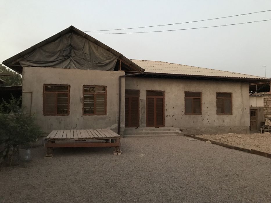 Янги қурилган 5 хонали 6 сотихли ҳовли уй сотилади.