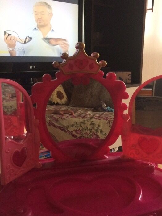 Срочно!!!Туалетный столик для принцессы