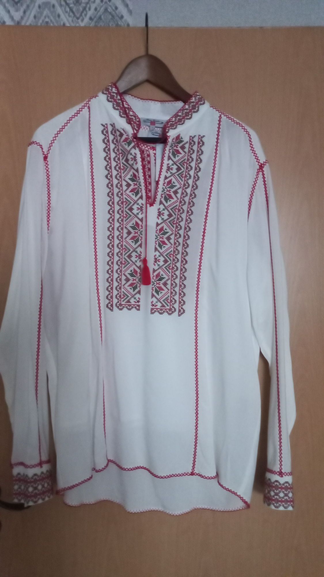 Блуза и мужская рубашка из Молдовы