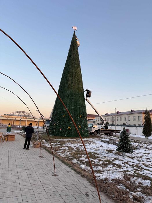 Установка новогодних ёлок || Yangi yil archasini o'rnatish
