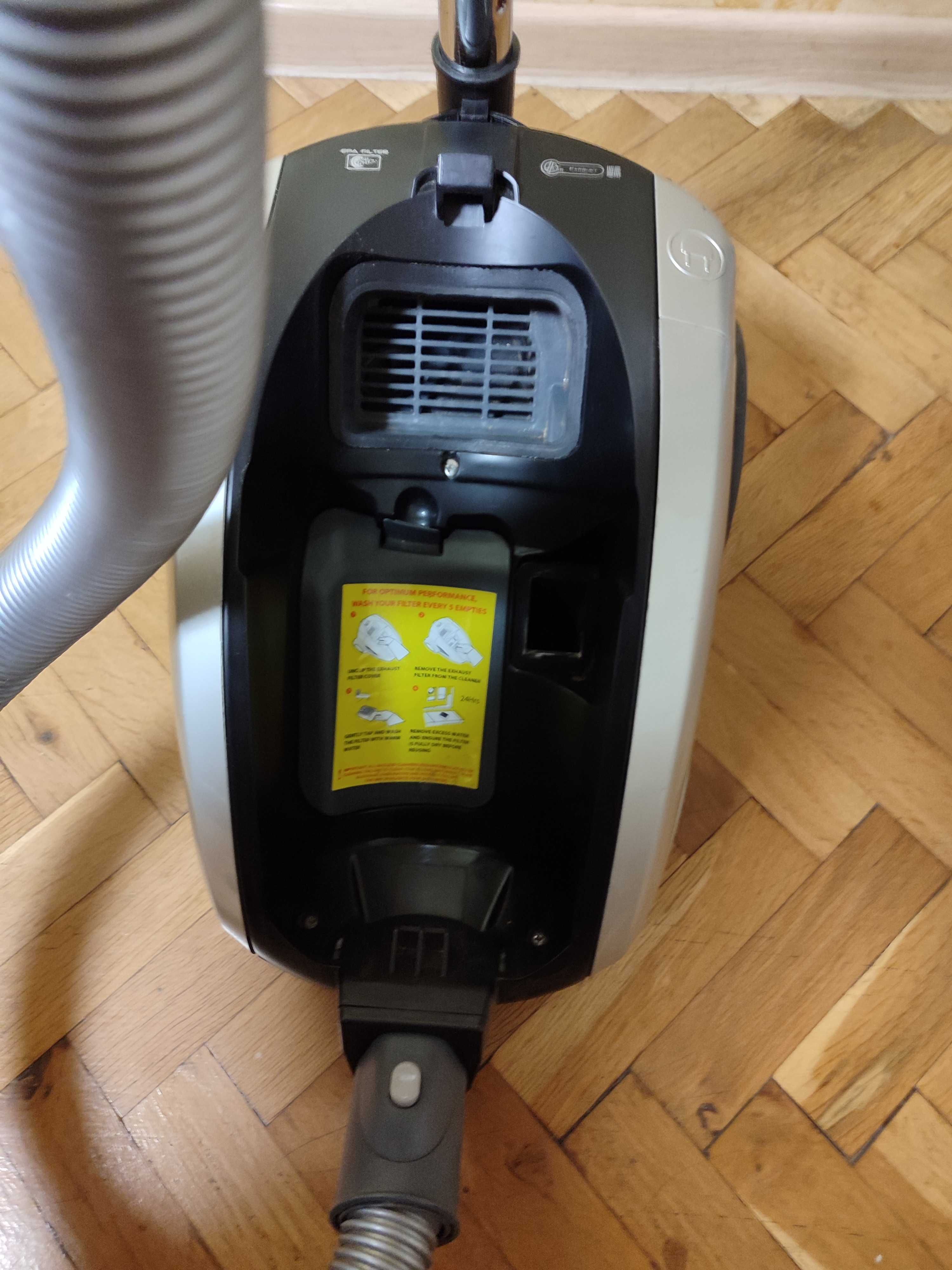 Прахосмукачка Hoover Curve CU71 700W