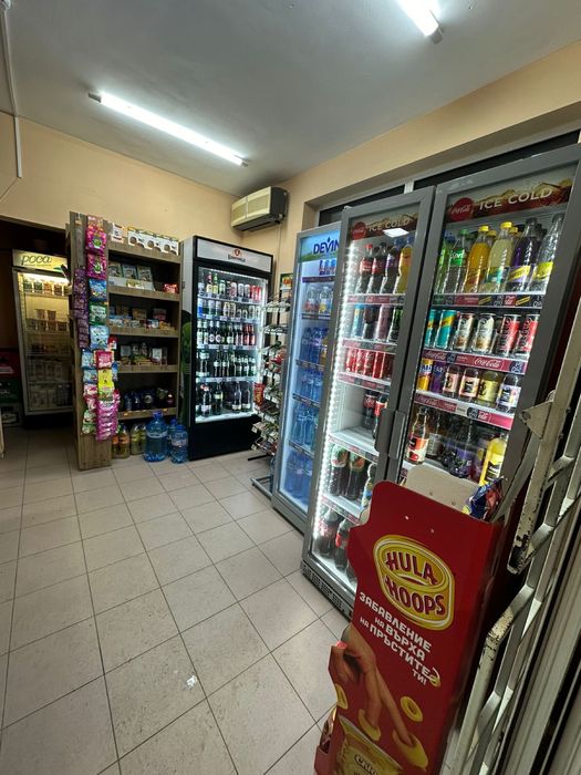 ПРОДАВА СЕ работещ хранителен магазин Варна в (кв. Бриз) !!!