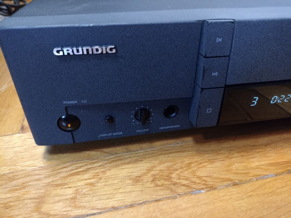 CD-player Grundig, intrare gama/seria Fine Arts.
