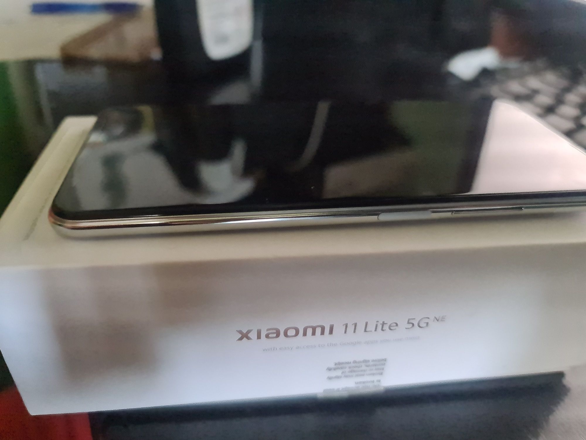 Xiaomi 11 Lite 5G NE ALB Nou la Cutie Garantie  18 Luni 8GB RAM 64 MPX