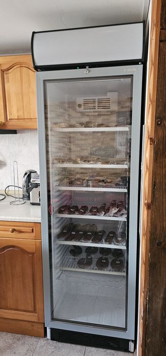 Хладилна витрина за магазин (заключваща)