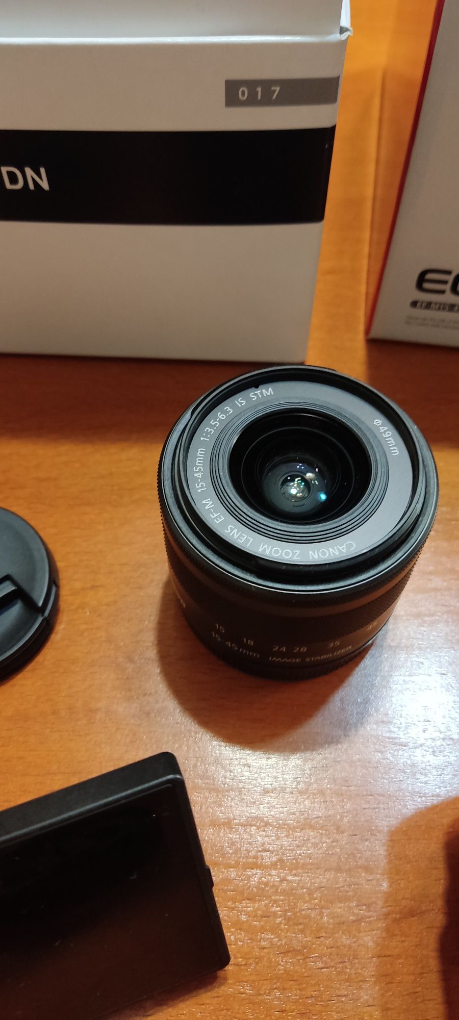 Canon EOS M50  с три обектива и много аксесоари