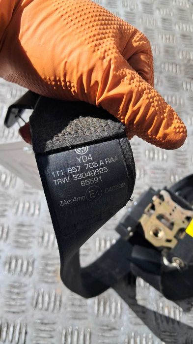 centura stanga / dreapta fata VW Touran cod 1T1857706A / 1T1857706