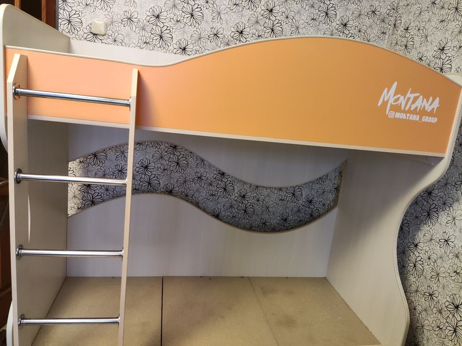 Двухъярусная кровать