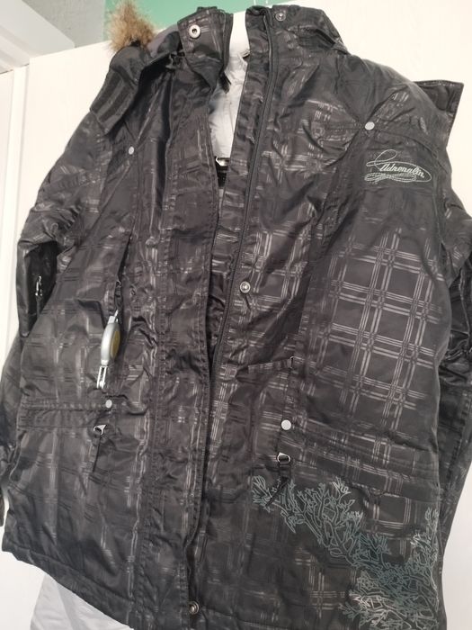 Vând costum de schi fetițe/dama