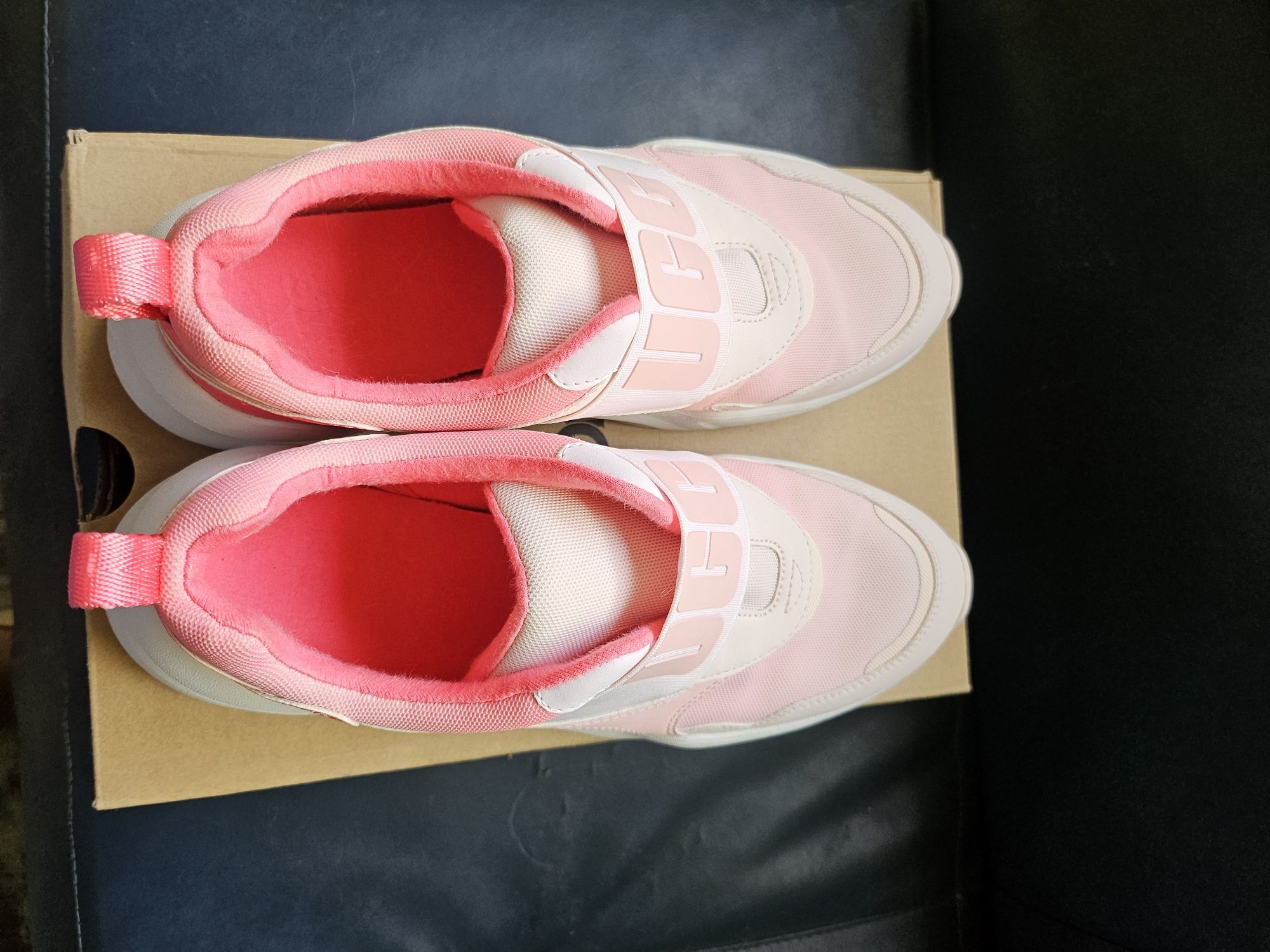 Бледо розови UGG