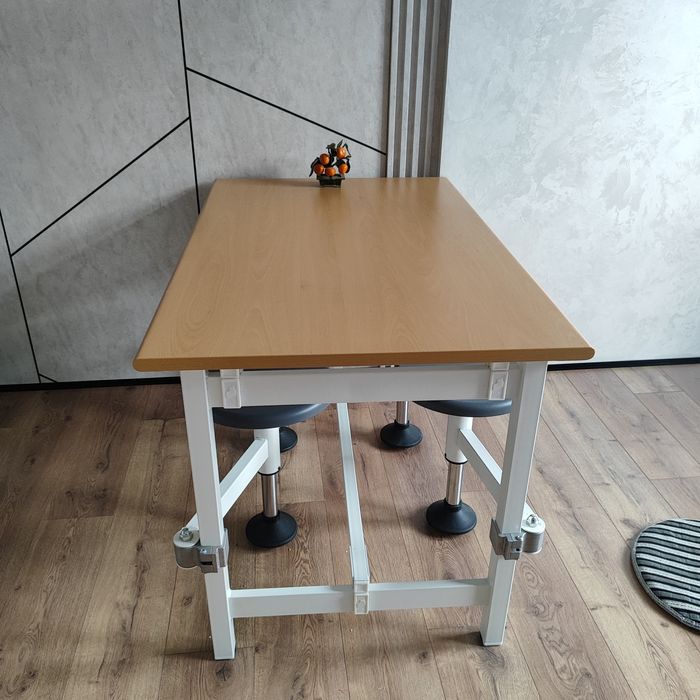 Кухонный или рабочий стол