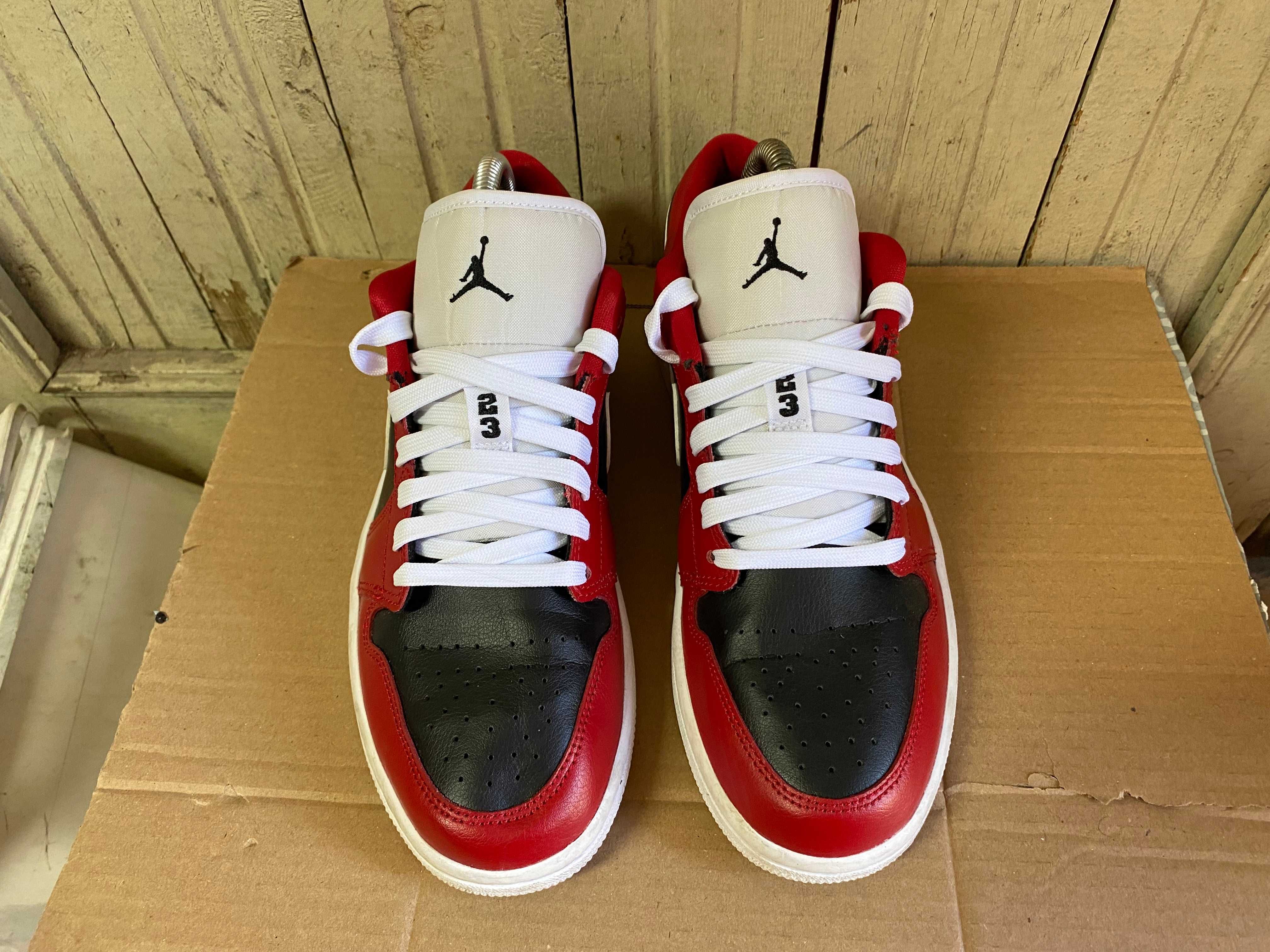 ''Nike Jordan 1 Low Chicago Flip''оригинални маратонки 40.5 номер