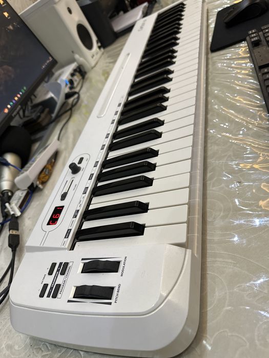 Midi klavish Samson carbon 61 tali sotiladi