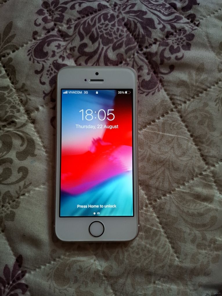 Iphone se 16 gb много запазен.