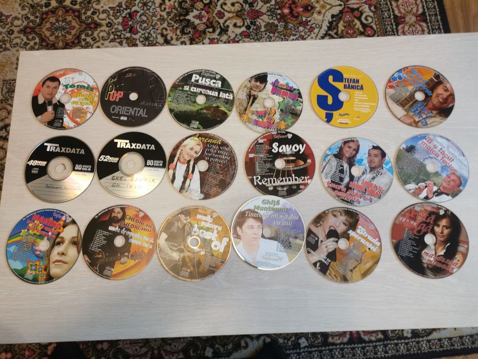 Cd uri de muzica ușoară și populară