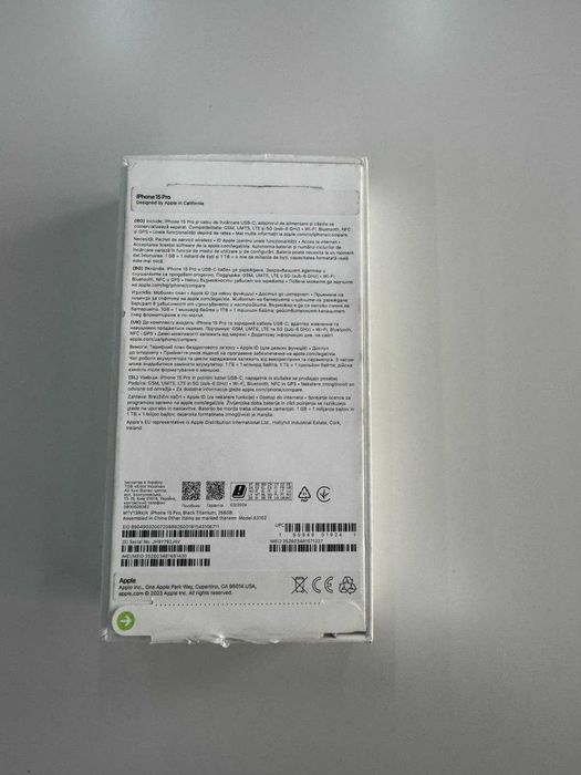 iPhone 15 Pro, Black Titanium, 256GB.