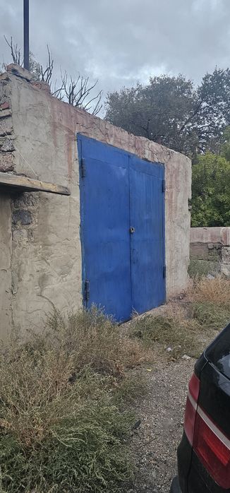 Продам гараж со светом и буржуйкой срочно в городе сатпаев