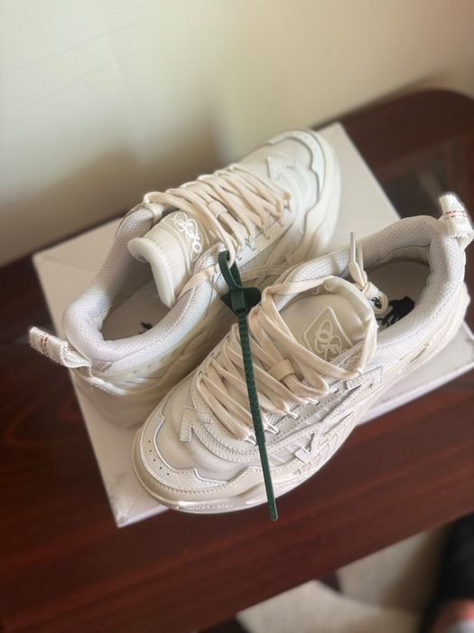 Off White-uri Oddsy