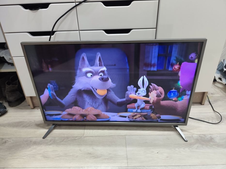 Телевизор Смарт 82 см диагональ