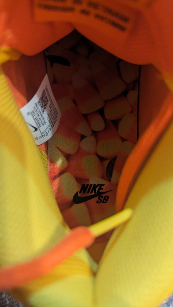Nike dunk sb candy corn halloween ( supreme stussy jordan yeezy