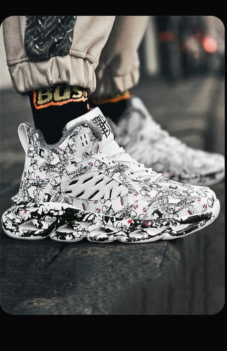 Кроссовки новые 47-48 размер.