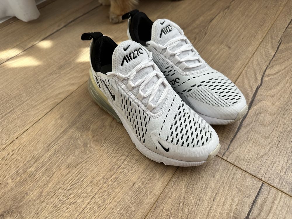 Дамски маратонки Nike Air Max 270