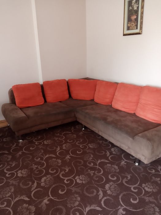 Голям ъглов диван с нови възглавници!
