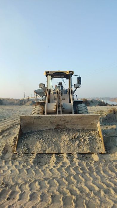 Продаётся погрузчик 2куб