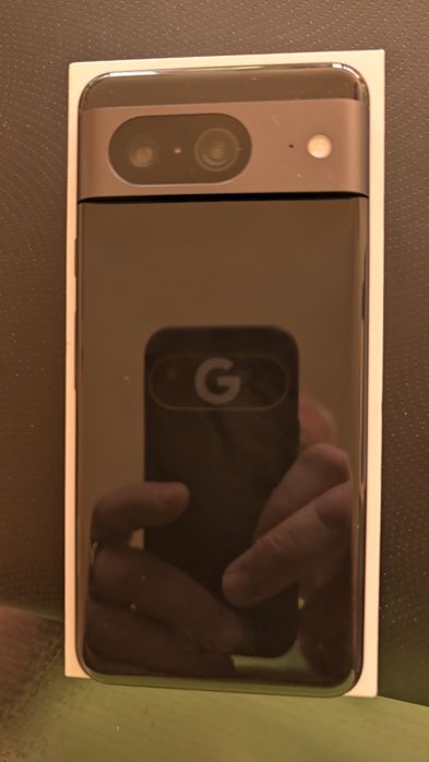 Pixel 8 ,  256 /12 памет. Цена 800 лвв.