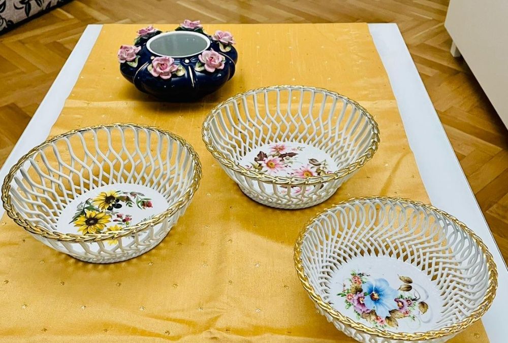 Vase decor portelan alb si seturi masa, farfurii, platouri