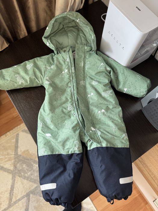 Продам два одинаковых комбинезона зимних 86 рост